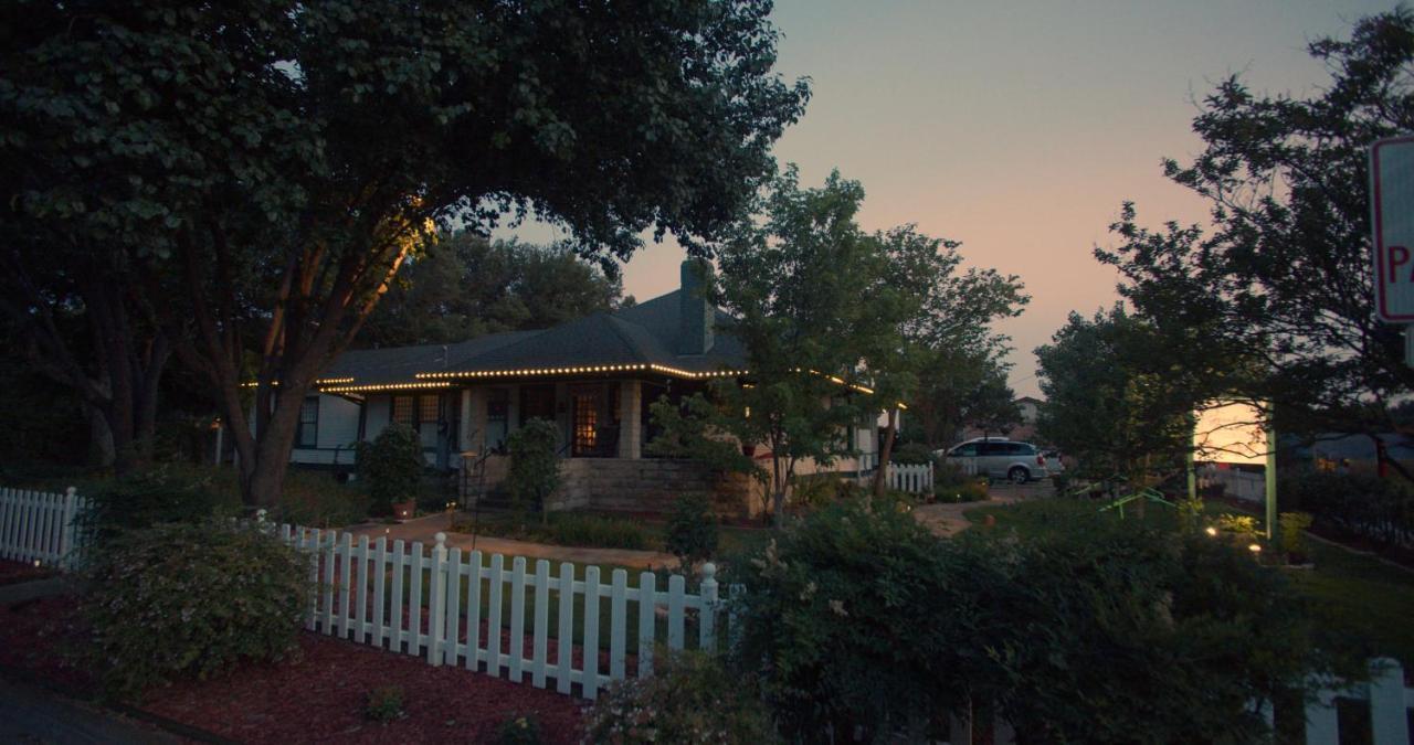 Granbury Gardens Bed And Breakfast Extérieur photo