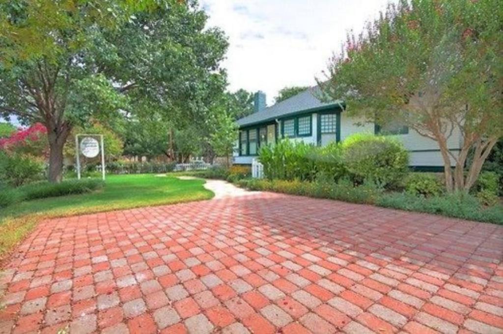 Granbury Gardens Bed And Breakfast Extérieur photo